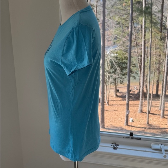 The North Face Women's Aqua Graphic Tee, Medium, VGUC - Picture 3 of 6